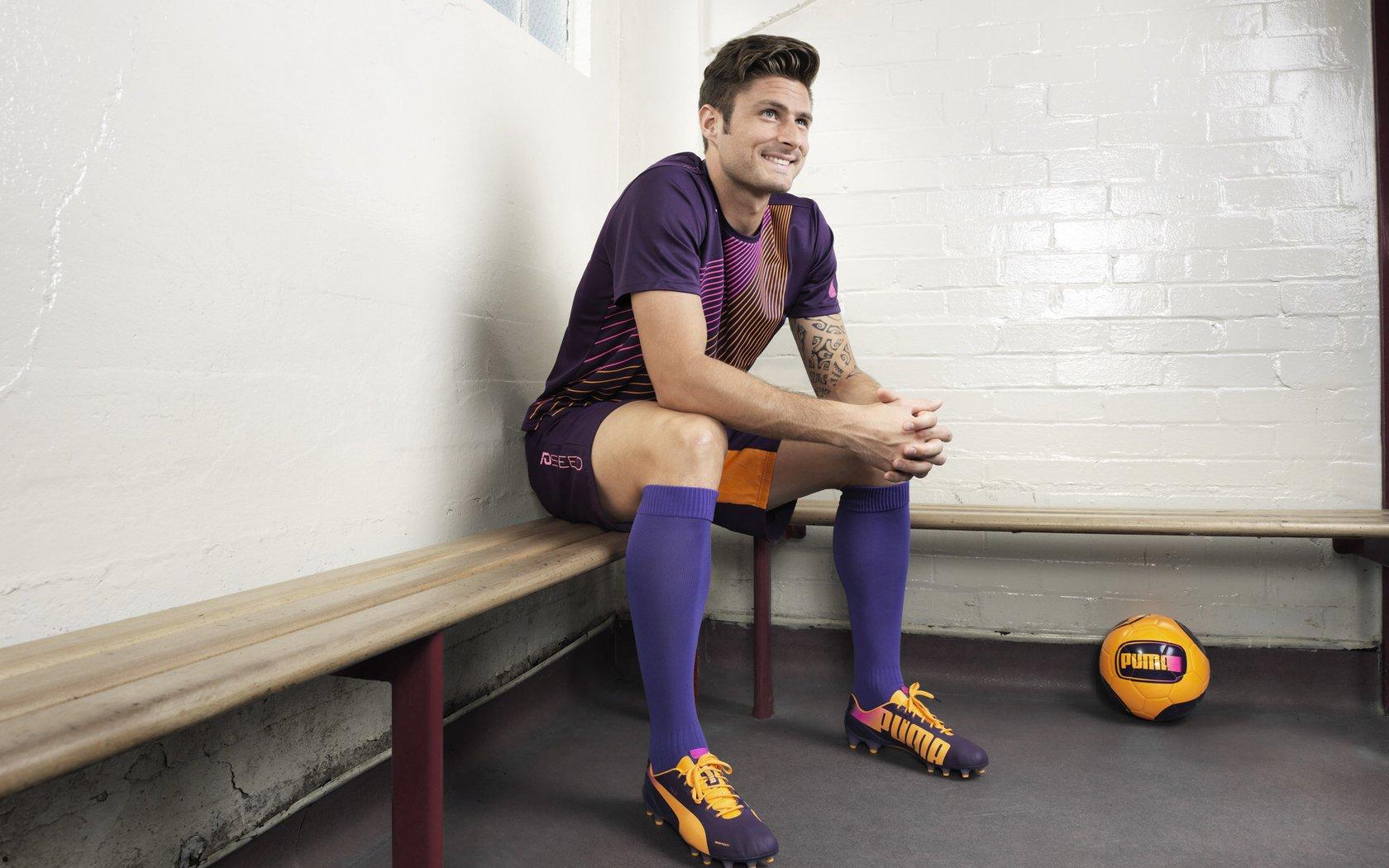 王俊杰关键战正名率队取胜 中国男篮用团结冲破逆境